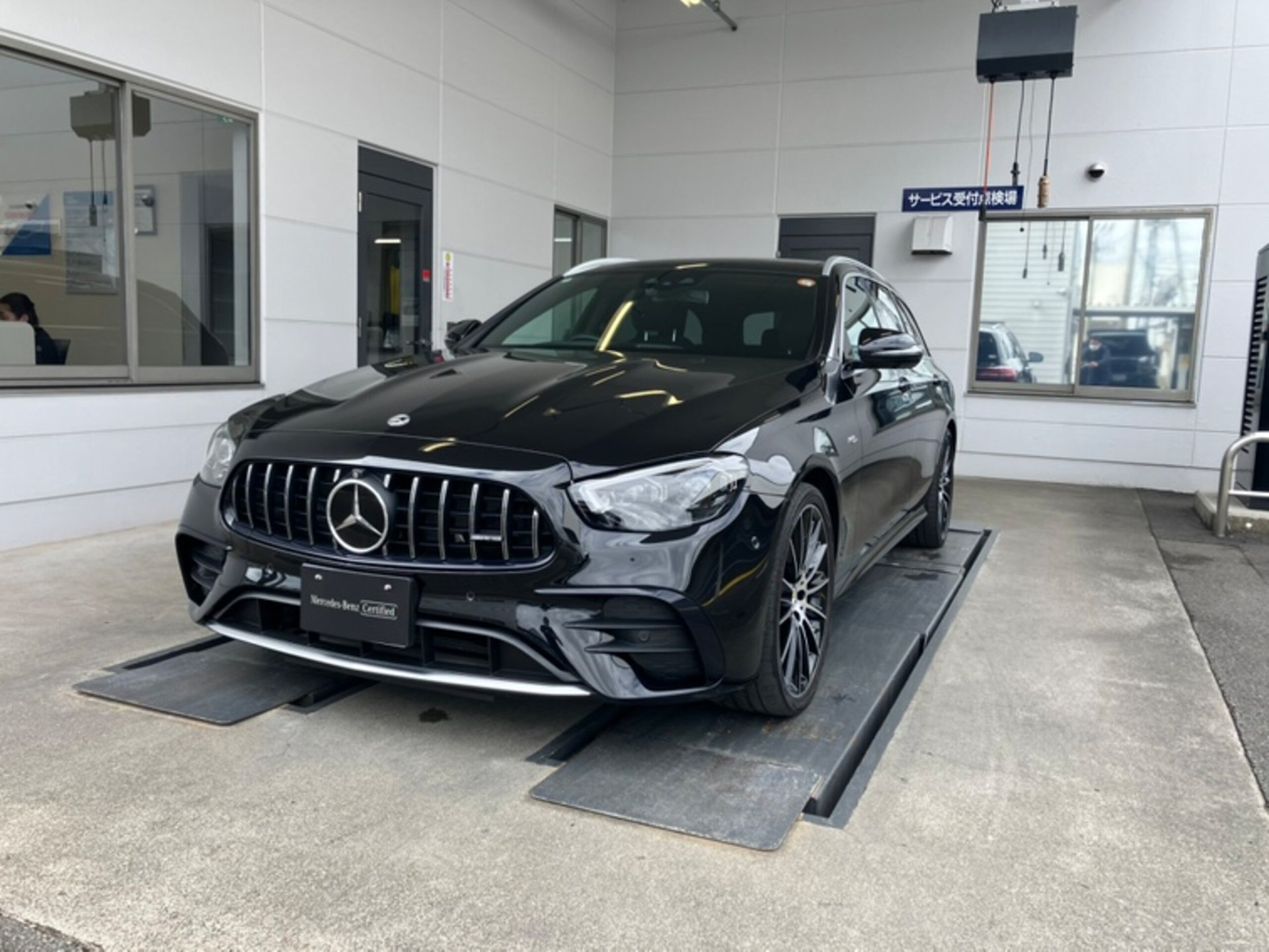 MERCEDES-BENZ E-CLASS AMG - View 1