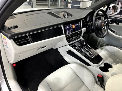 PORSCHE MACAN - 3