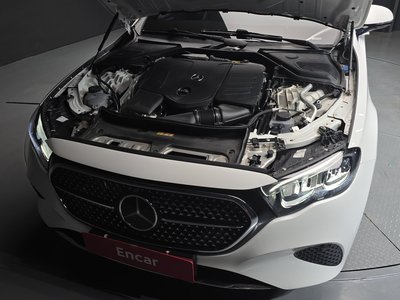MERCEDES-BENZ E-CLASS - 7