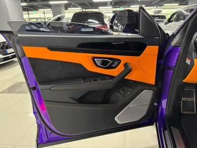 LAMBORGHINI URUS - 7