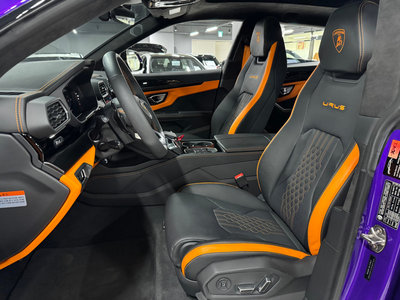 LAMBORGHINI URUS - 4