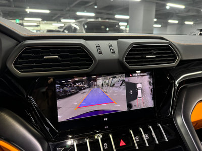 LAMBORGHINI URUS - 8
