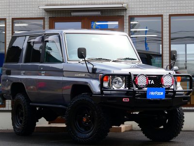 TOYOTA LAND CRUISER 70 - 5