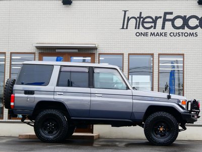 TOYOTA LAND CRUISER 70 - 7