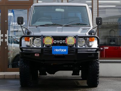 TOYOTA LAND CRUISER 70 - 4