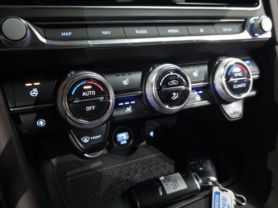 2022 Genesis THE NEW G70 thumbnail 16