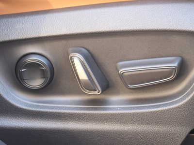 TOYOTA CROWN SPORT - 8