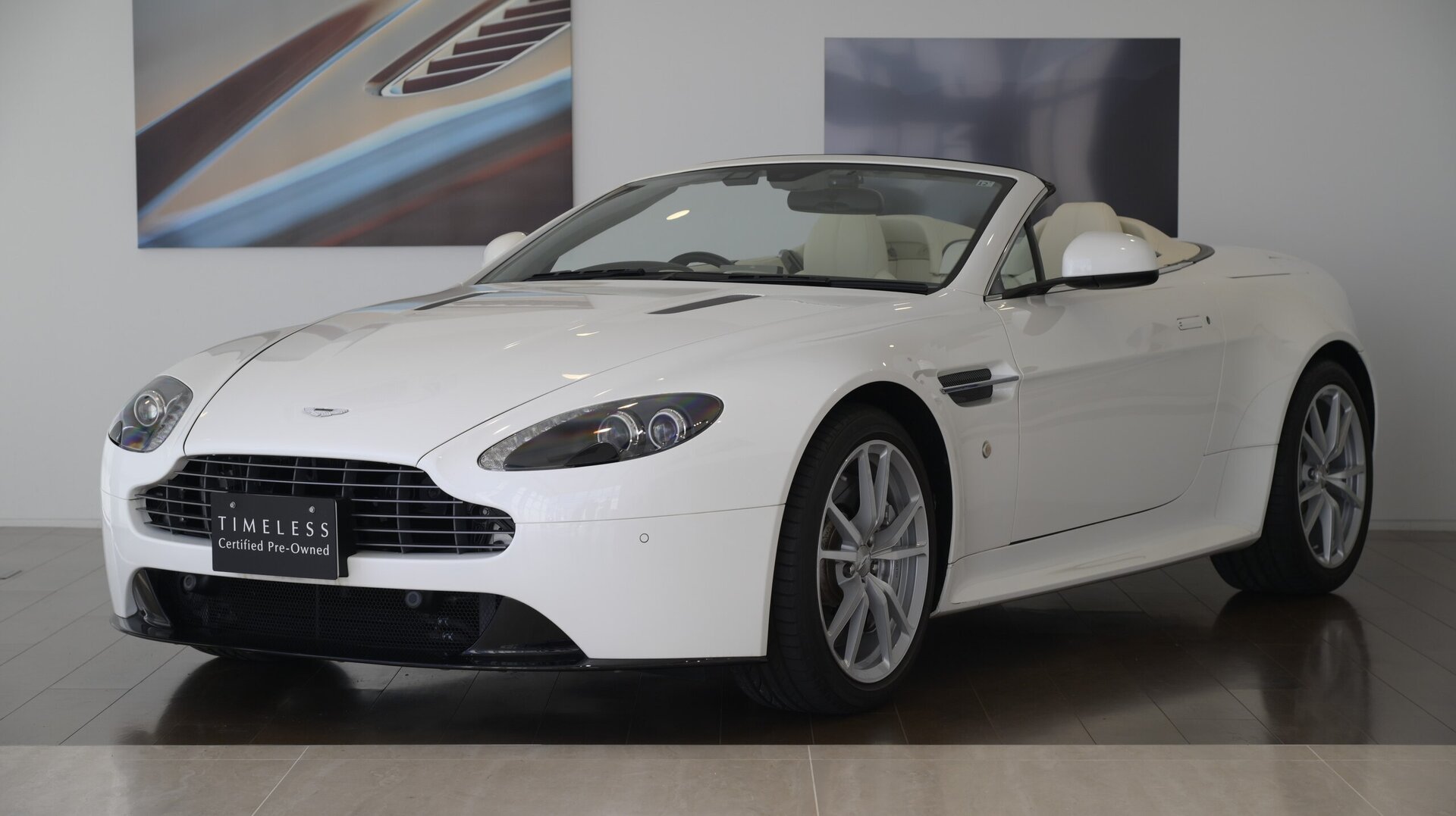 ASTON MARTIN V8 VANTAGE ROADSTER - View 1
