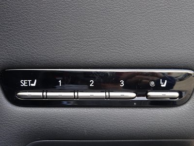 2019 Lexus LS — миниатюра 11