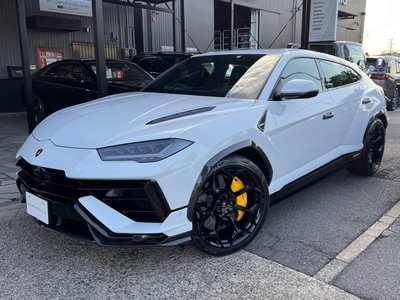 2024 Lamborghini URUS photo 4