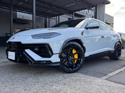 2024 Lamborghini URUS photo 3