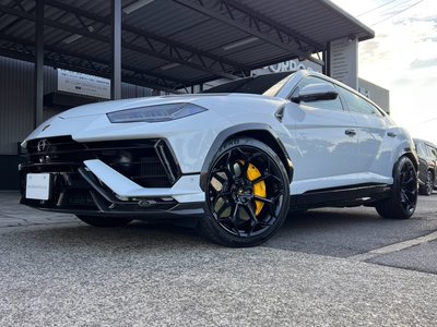 2024 Lamborghini URUS photo 1