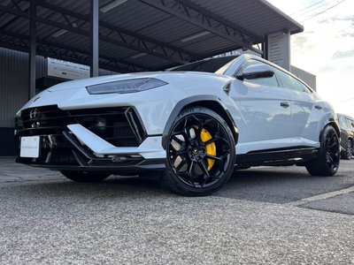 2024 Lamborghini URUS photo 2
