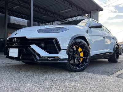 2024 Lamborghini URUS photo 5