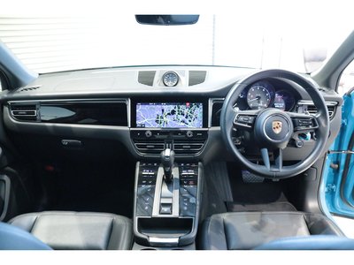 2022 Porsche MACAN photo 3