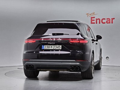 2019 Porsche CAYENNE photo 3