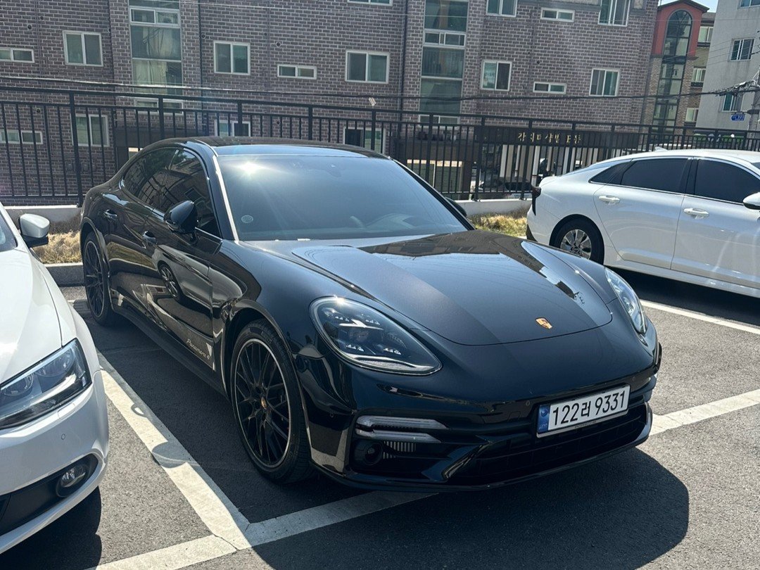 PORSCHE PANAMERA - View 1