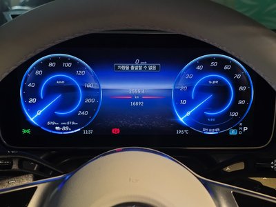 MERCEDES-BENZ EQE - 7