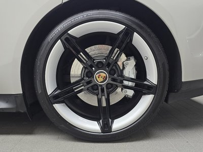 صورة 8 لـ 2024 Porsche TAYCAN