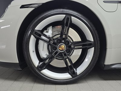 صورة 6 لـ 2024 Porsche TAYCAN