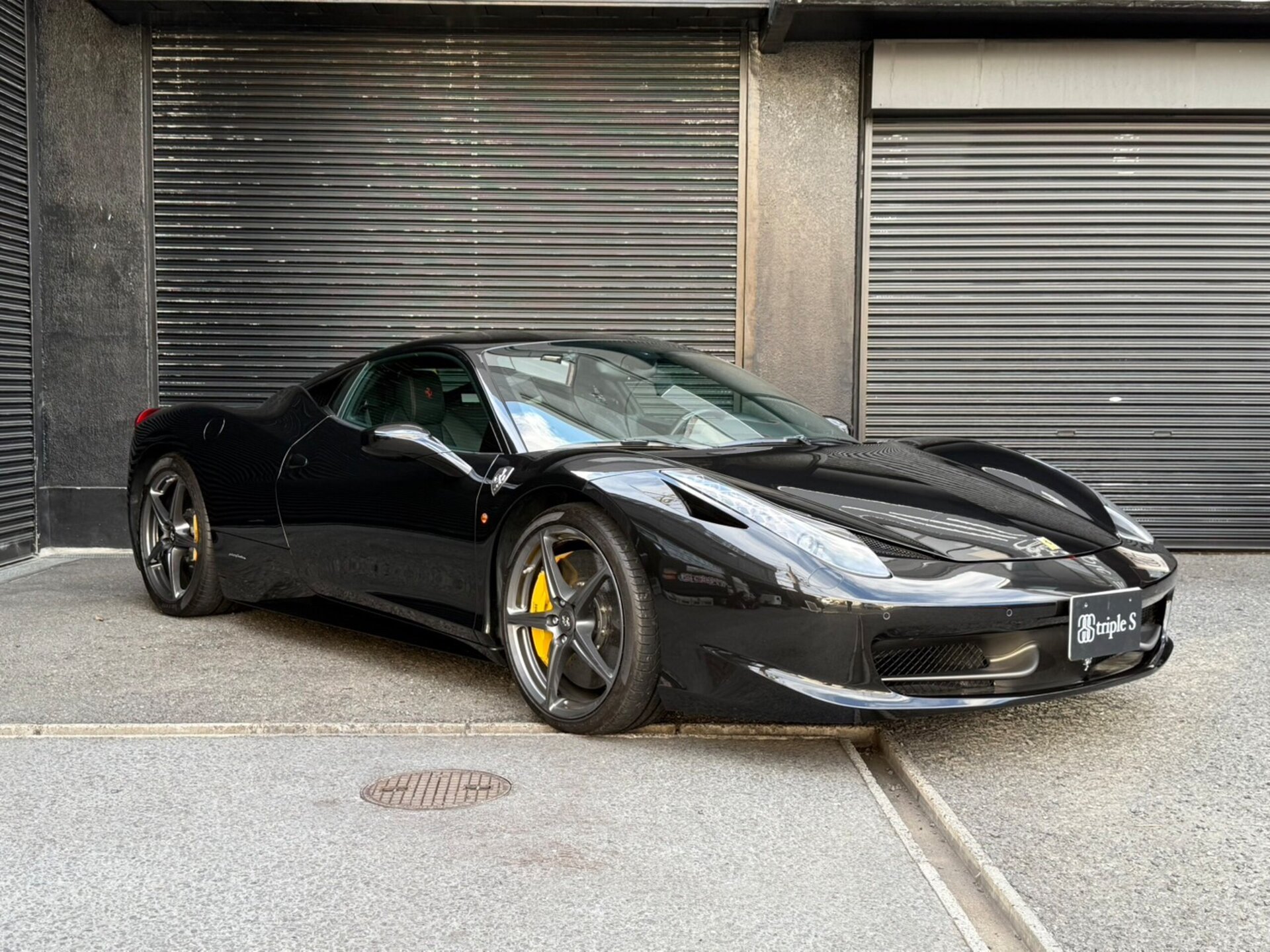 FERRARI 458 ITALIA - View 1