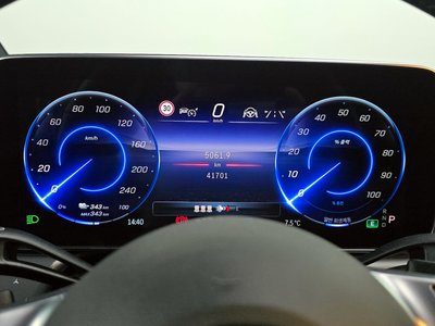 MERCEDES-BENZ EQE - 8