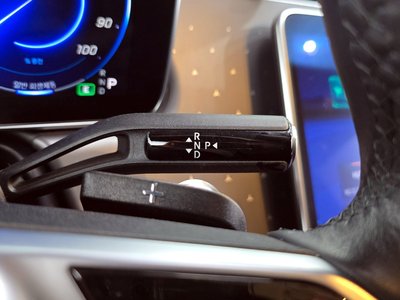 MERCEDES-BENZ EQE - 9