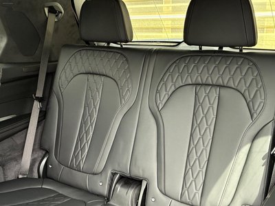 2025 BMW X7 — миниатюра 27