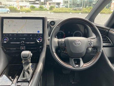 2025 Toyota ALPHARD photo 2