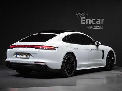 PORSCHE PANAMERA - 3