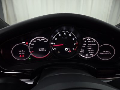 PORSCHE PANAMERA - 8