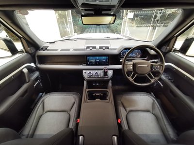 LAND ROVER DEFENDER - 6