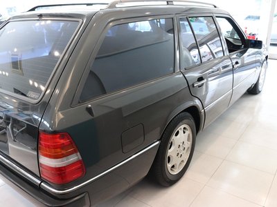 MERCEDES-BENZ E-CLASS - 10