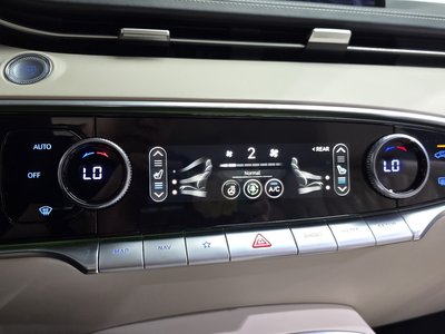 2021 Genesis GV70 thumbnail 33