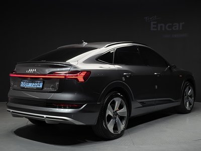 AUDI E-TRON - 4