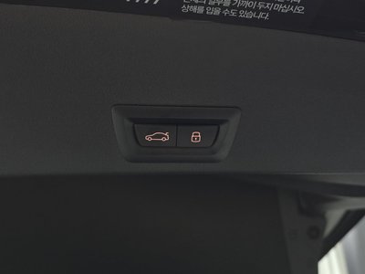 2024 BMW XM thumbnail 32