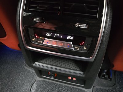 2024 BMW XM thumbnail 28