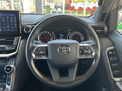 TOYOTA LAND CRUISER 300 - 8