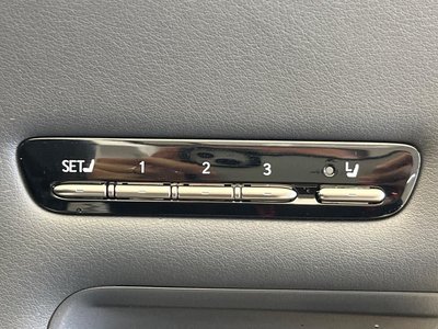 2018 Lexus LS — миниатюра 48