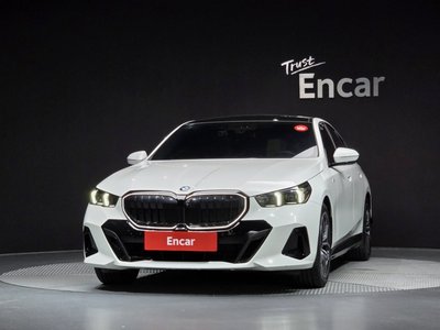 2024 BMW 5 SERIES — фото 2