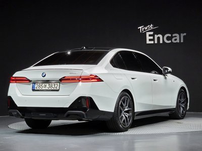 2024 BMW 5 SERIES — фото 4