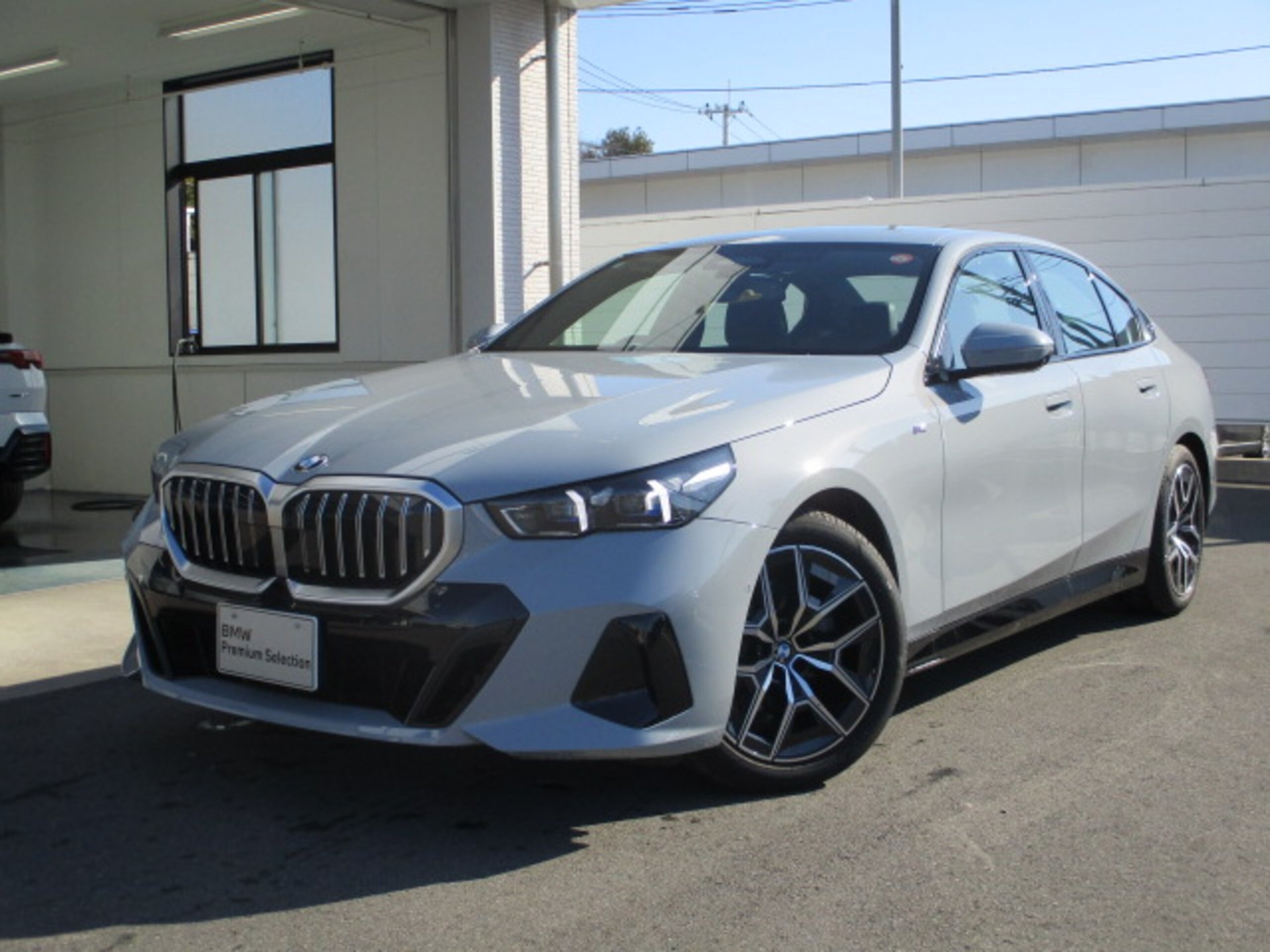 BMW 5 SERIES - View 1