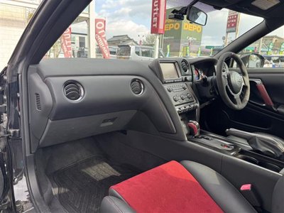 NISSAN GT-R - 10