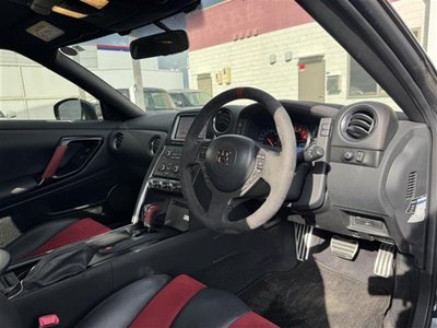 NISSAN GT-R - 8