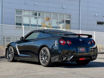 NISSAN GT-R - 10