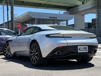 ASTON MARTIN DB11 - 6