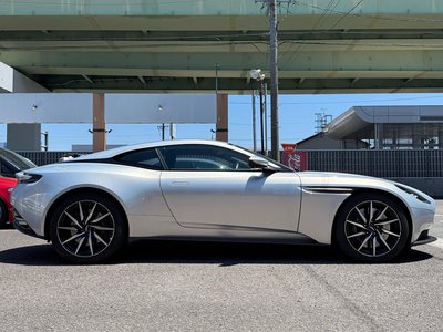 ASTON MARTIN DB11 - 8