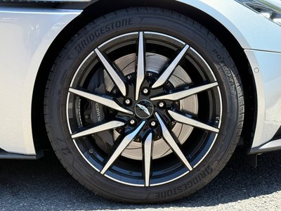 ASTON MARTIN DB11 - 9