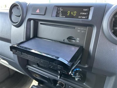 TOYOTA LAND CRUISER 70 PICKUP - 10