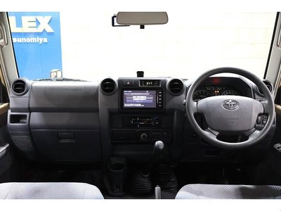 TOYOTA LAND CRUISER 70 - 2